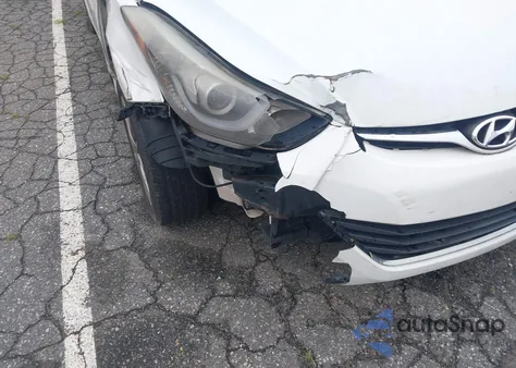 2015 Hyundai Elantra Se/Sport/Limited z USA, uszkodzony, nr VIN 5NPDH4AE9FH621597